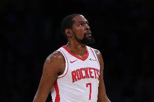 坐看台！孔帕尼：对热爱足球的人来说这场太精彩了，但我位置不好