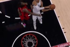 你告诉我怎么玩？文班丝滑转身过掉霍勒迪 空中对抗罗威打板2+1！