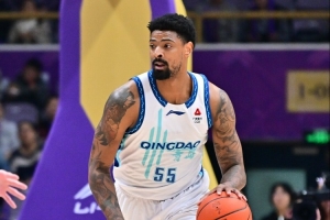 米奇末节超神表现不可思议 山西太保守险失好局 好在潘江下场解禁