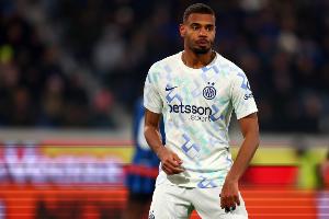 记者：国米认为迪乌夫作为边锋的发展潜力更大，将与球员进行沟通