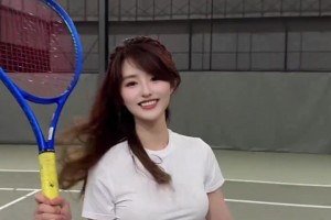 美！勇士女主播晒视频配文：钓鱼的日子，打会网球去