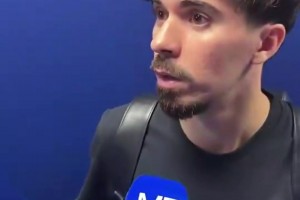 采访被迫中断 维蒂尼亚笑称：我出来太久，老婆已经开始催了